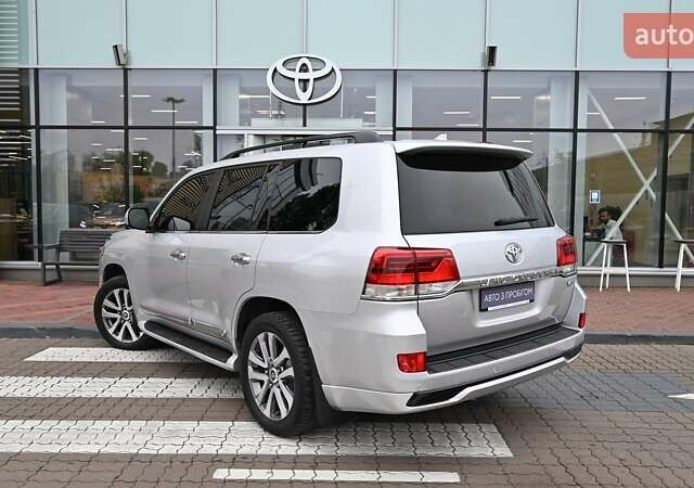 Серый Тойота Ленд Крузер, объемом двигателя 4.46 л и пробегом 261 тыс. км за 45240 $, фото 1 на Automoto.ua