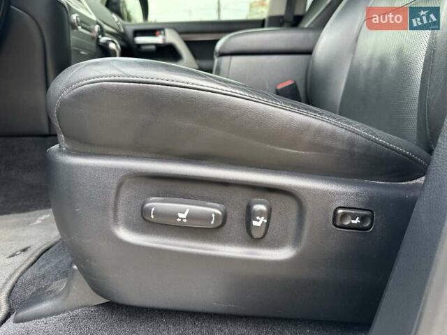 Серый Тойота Ленд Крузер, объемом двигателя 4.61 л и пробегом 161 тыс. км за 42500 $, фото 15 на Automoto.ua