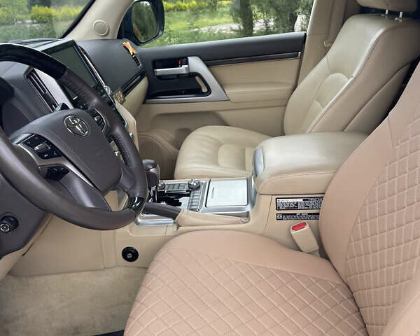 Серый Тойота Ленд Крузер, объемом двигателя 4.46 л и пробегом 216 тыс. км за 49500 $, фото 13 на Automoto.ua