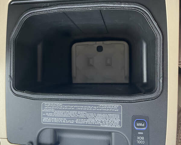 Серый Тойота Ленд Крузер, объемом двигателя 4.46 л и пробегом 216 тыс. км за 49500 $, фото 26 на Automoto.ua