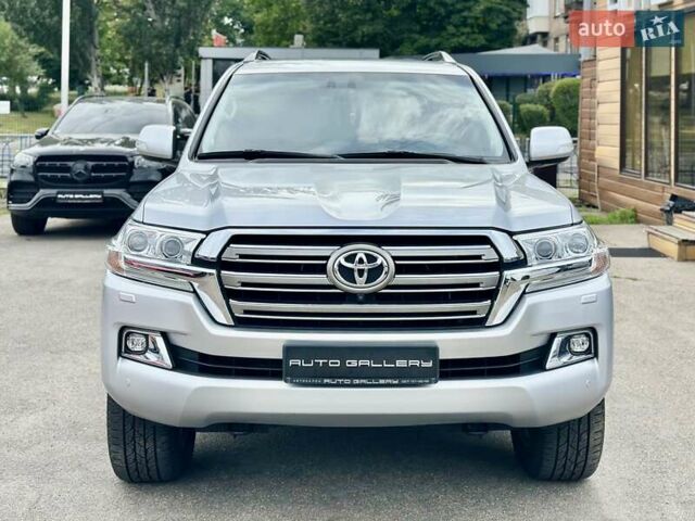 Серый Тойота Ленд Крузер, объемом двигателя 4.61 л и пробегом 161 тыс. км за 42500 $, фото 4 на Automoto.ua