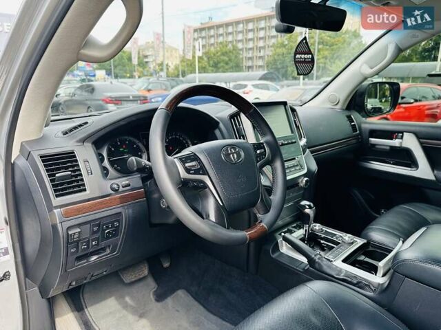 Серый Тойота Ленд Крузер, объемом двигателя 4.61 л и пробегом 161 тыс. км за 42500 $, фото 12 на Automoto.ua