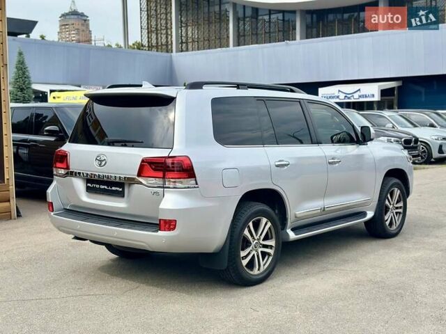 Серый Тойота Ленд Крузер, объемом двигателя 4.61 л и пробегом 161 тыс. км за 42500 $, фото 6 на Automoto.ua