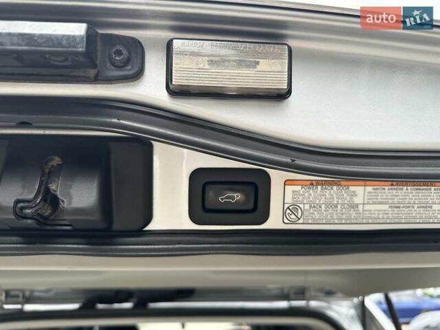 Серый Тойота Ленд Крузер, объемом двигателя 4.61 л и пробегом 161 тыс. км за 42500 $, фото 33 на Automoto.ua