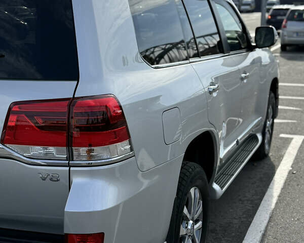 Серый Тойота Ленд Крузер, объемом двигателя 4.46 л и пробегом 179 тыс. км за 52000 $, фото 5 на Automoto.ua