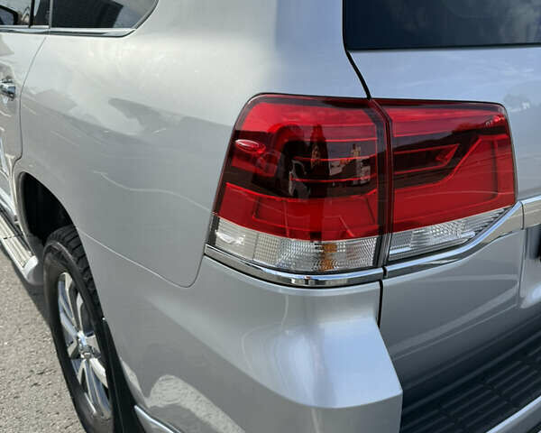 Серый Тойота Ленд Крузер, объемом двигателя 4.46 л и пробегом 179 тыс. км за 52000 $, фото 6 на Automoto.ua