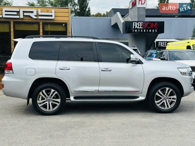 Серый Тойота Ленд Крузер, объемом двигателя 4.61 л и пробегом 161 тыс. км за 42500 $, фото 7 на Automoto.ua