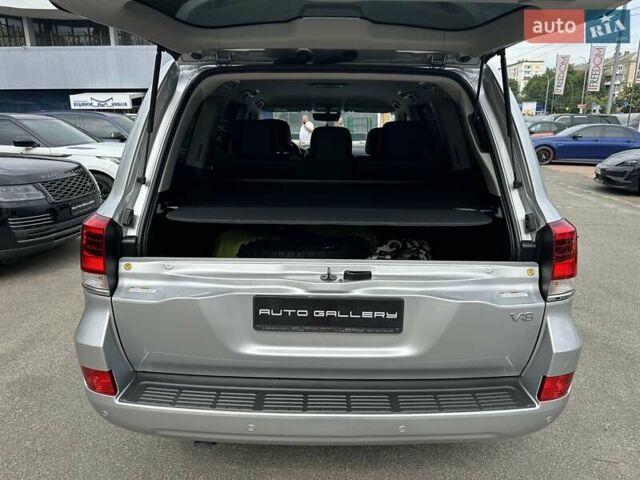 Серый Тойота Ленд Крузер, объемом двигателя 4.61 л и пробегом 161 тыс. км за 42500 $, фото 32 на Automoto.ua