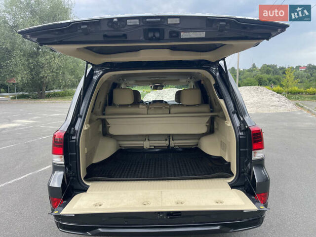 Серый Тойота Ленд Крузер, объемом двигателя 4.46 л и пробегом 216 тыс. км за 49500 $, фото 7 на Automoto.ua