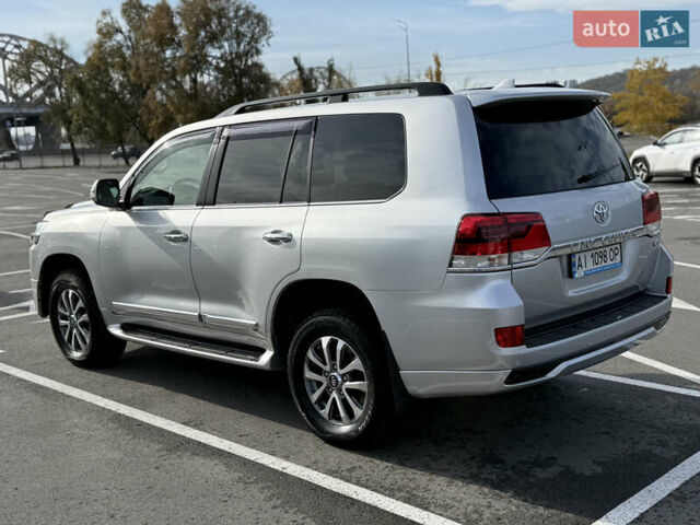 Серый Тойота Ленд Крузер, объемом двигателя 4.46 л и пробегом 179 тыс. км за 52000 $, фото 4 на Automoto.ua