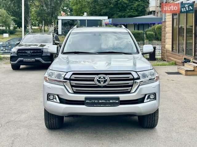 Серый Тойота Ленд Крузер, объемом двигателя 4.61 л и пробегом 161 тыс. км за 42500 $, фото 5 на Automoto.ua