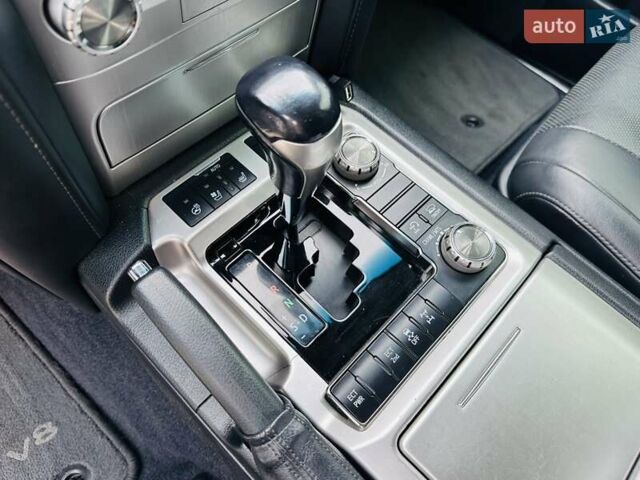 Серый Тойота Ленд Крузер, объемом двигателя 4.61 л и пробегом 161 тыс. км за 42500 $, фото 18 на Automoto.ua