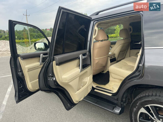 Серый Тойота Ленд Крузер, объемом двигателя 4.46 л и пробегом 216 тыс. км за 49500 $, фото 10 на Automoto.ua