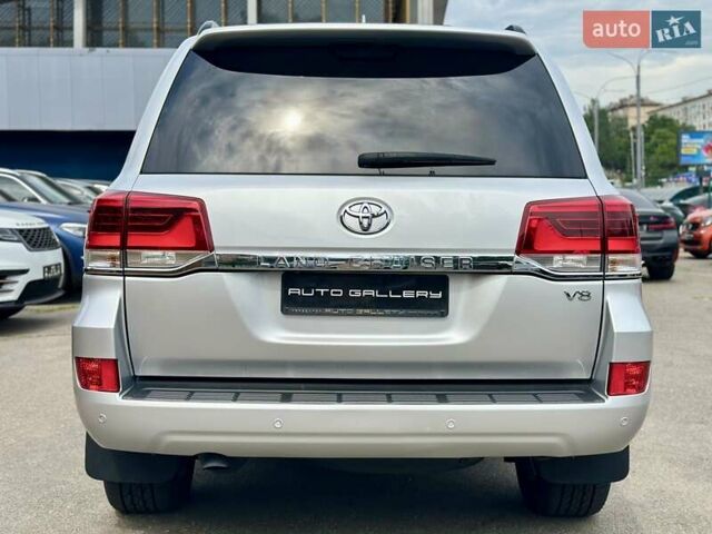 Серый Тойота Ленд Крузер, объемом двигателя 4.61 л и пробегом 161 тыс. км за 42500 $, фото 8 на Automoto.ua