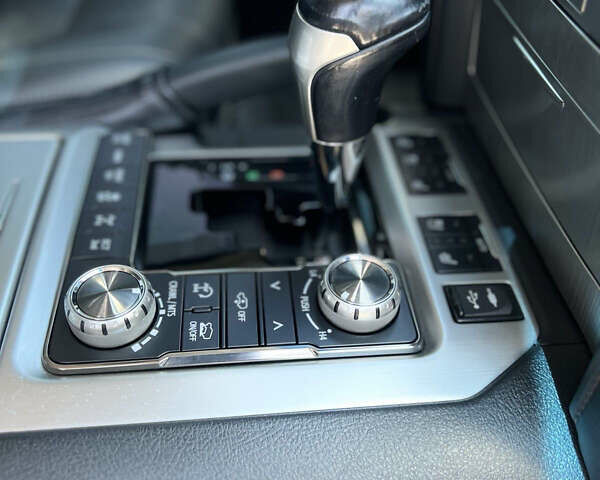 Сірий Тойота Ленд Крузер, об'ємом двигуна 4.7 л та пробігом 139 тис. км за 49999 $, фото 8 на Automoto.ua