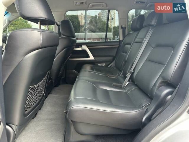 Серый Тойота Ленд Крузер, объемом двигателя 4.61 л и пробегом 161 тыс. км за 42500 $, фото 22 на Automoto.ua