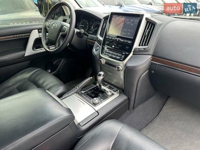 Серый Тойота Ленд Крузер, объемом двигателя 4.61 л и пробегом 161 тыс. км за 42500 $, фото 28 на Automoto.ua