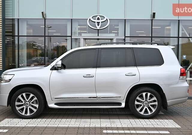 Серый Тойота Ленд Крузер, объемом двигателя 4.46 л и пробегом 261 тыс. км за 45240 $, фото 2 на Automoto.ua