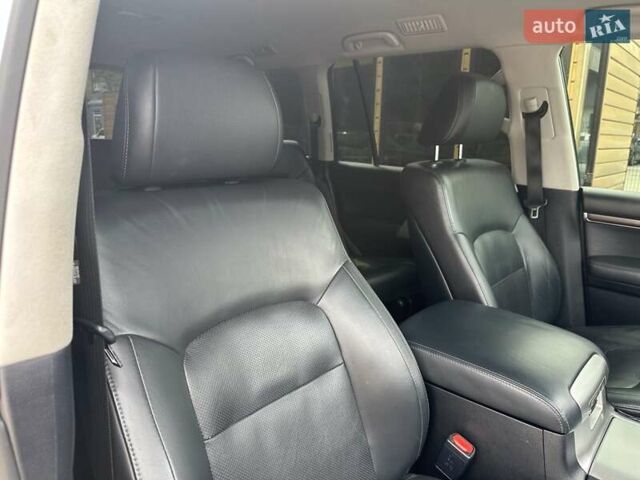 Серый Тойота Ленд Крузер, объемом двигателя 4.61 л и пробегом 161 тыс. км за 42500 $, фото 29 на Automoto.ua