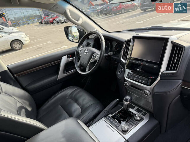 Серый Тойота Ленд Крузер, объемом двигателя 4.46 л и пробегом 179 тыс. км за 52000 $, фото 13 на Automoto.ua