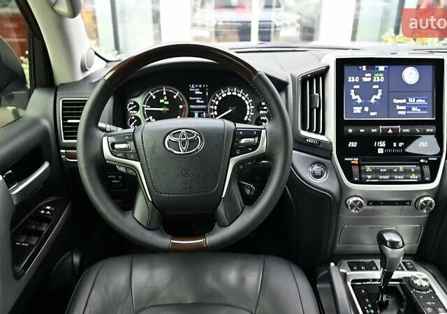 Серый Тойота Ленд Крузер, объемом двигателя 4.46 л и пробегом 261 тыс. км за 45240 $, фото 8 на Automoto.ua