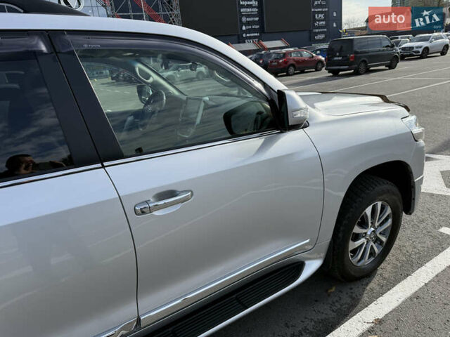 Серый Тойота Ленд Крузер, объемом двигателя 4.46 л и пробегом 179 тыс. км за 52000 $, фото 9 на Automoto.ua