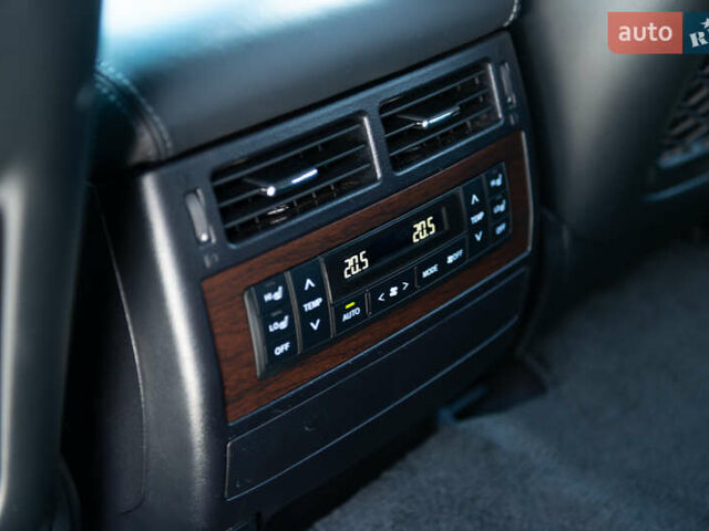 Сірий Тойота Ленд Крузер, об'ємом двигуна 4.46 л та пробігом 70 тис. км за 73000 $, фото 31 на Automoto.ua