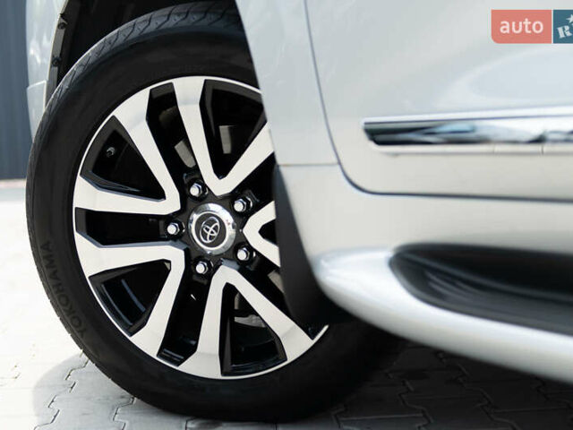 Сірий Тойота Ленд Крузер, об'ємом двигуна 4.46 л та пробігом 70 тис. км за 73000 $, фото 8 на Automoto.ua