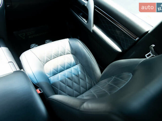 Сірий Тойота Ленд Крузер, об'ємом двигуна 4.46 л та пробігом 70 тис. км за 73000 $, фото 38 на Automoto.ua