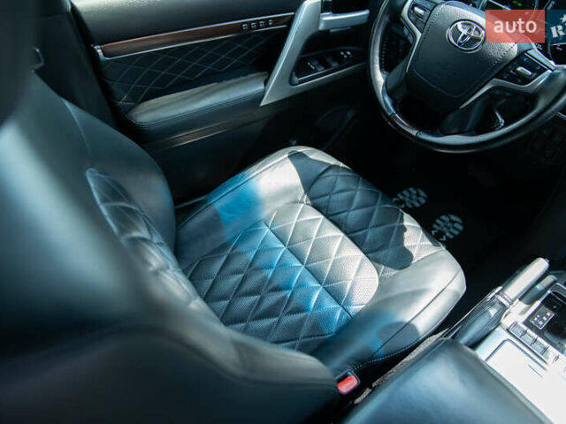 Сірий Тойота Ленд Крузер, об'ємом двигуна 4.46 л та пробігом 70 тис. км за 73000 $, фото 37 на Automoto.ua