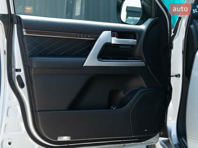 Сірий Тойота Ленд Крузер, об'ємом двигуна 4.46 л та пробігом 70 тис. км за 73000 $, фото 26 на Automoto.ua