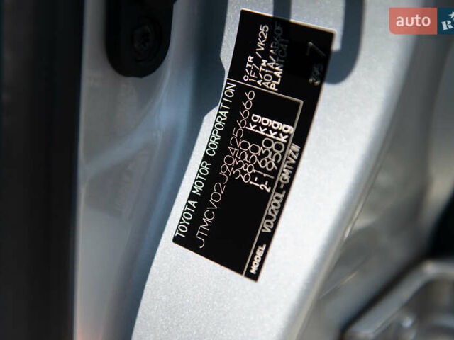 Сірий Тойота Ленд Крузер, об'ємом двигуна 4.46 л та пробігом 70 тис. км за 73000 $, фото 29 на Automoto.ua