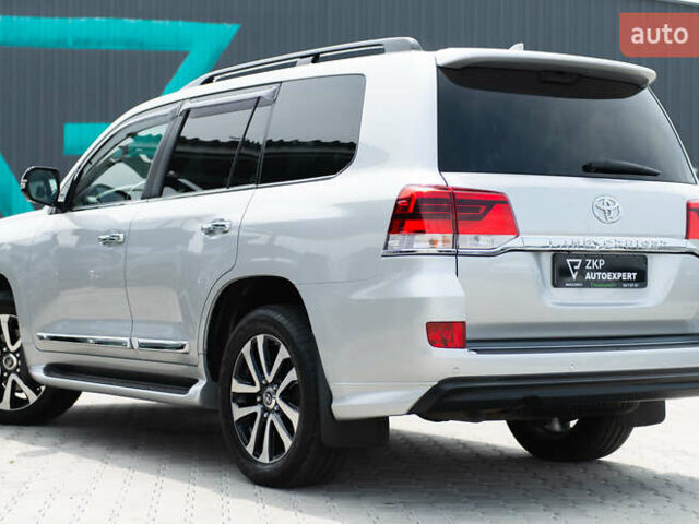 Сірий Тойота Ленд Крузер, об'ємом двигуна 4.46 л та пробігом 70 тис. км за 73000 $, фото 6 на Automoto.ua