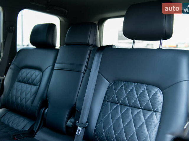 Сірий Тойота Ленд Крузер, об'ємом двигуна 4.46 л та пробігом 70 тис. км за 73000 $, фото 32 на Automoto.ua