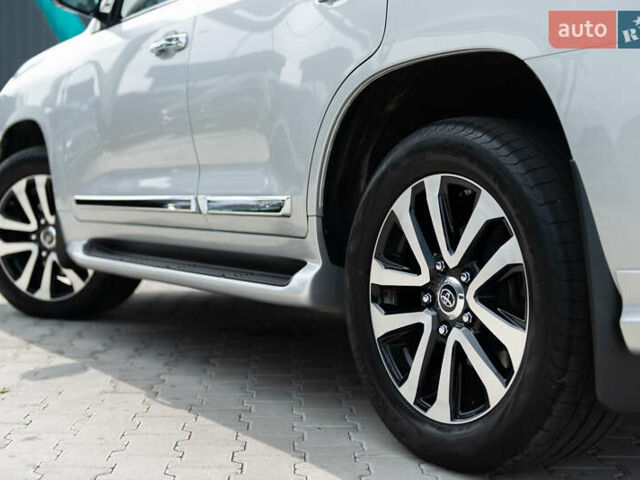 Сірий Тойота Ленд Крузер, об'ємом двигуна 4.46 л та пробігом 70 тис. км за 73000 $, фото 7 на Automoto.ua