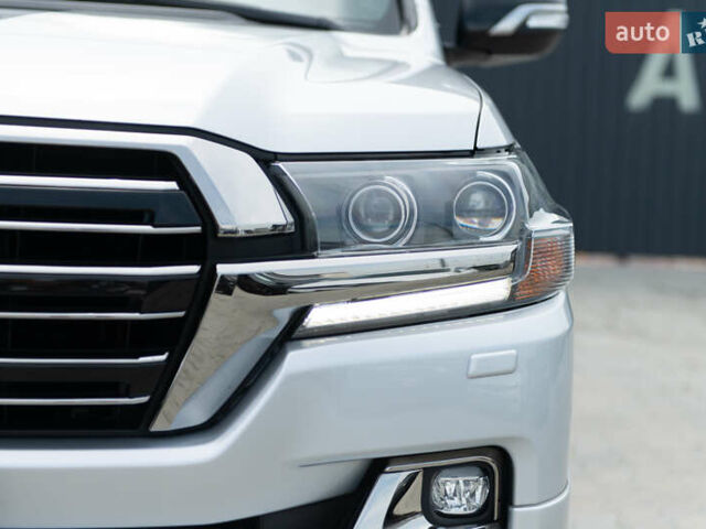 Сірий Тойота Ленд Крузер, об'ємом двигуна 4.46 л та пробігом 70 тис. км за 73000 $, фото 3 на Automoto.ua