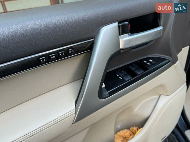 Сірий Тойота Ленд Крузер, об'ємом двигуна 4.46 л та пробігом 129 тис. км за 60000 $, фото 8 на Automoto.ua