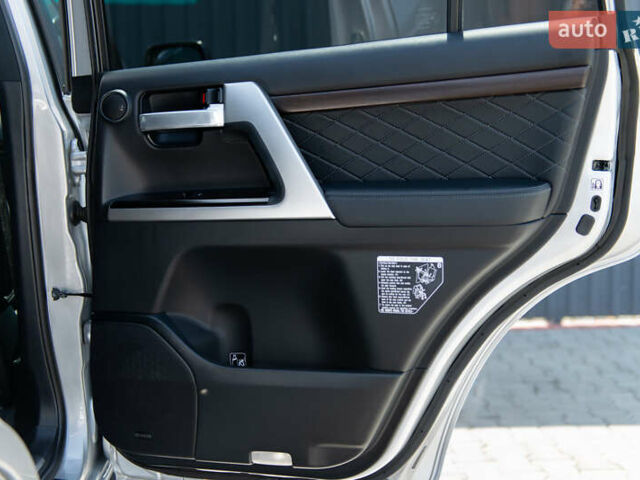 Сірий Тойота Ленд Крузер, об'ємом двигуна 4.46 л та пробігом 70 тис. км за 73000 $, фото 33 на Automoto.ua