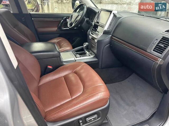 Серый Тойота Ленд Крузер, объемом двигателя 4.46 л и пробегом 130 тыс. км за 55900 $, фото 14 на Automoto.ua