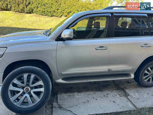 Серый Тойота Ленд Крузер, объемом двигателя 4.46 л и пробегом 130 тыс. км за 55900 $, фото 9 на Automoto.ua