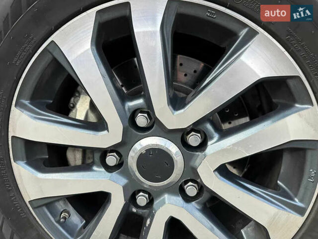 Серый Тойота Ленд Крузер, объемом двигателя 4.46 л и пробегом 130 тыс. км за 55900 $, фото 8 на Automoto.ua