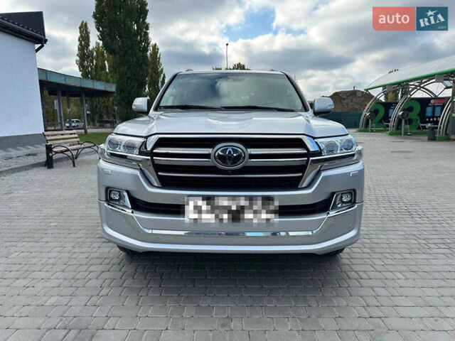 Серый Тойота Ленд Крузер, объемом двигателя 4.46 л и пробегом 130 тыс. км за 55900 $, фото 1 на Automoto.ua