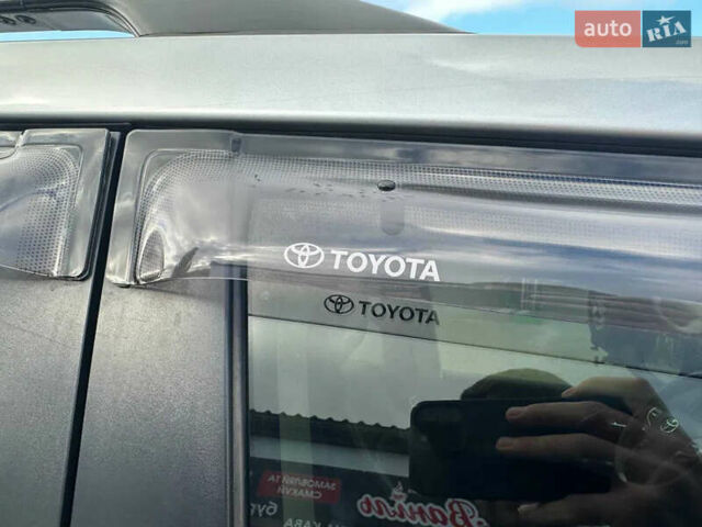 Серый Тойота Ленд Крузер, объемом двигателя 4.46 л и пробегом 130 тыс. км за 55900 $, фото 7 на Automoto.ua