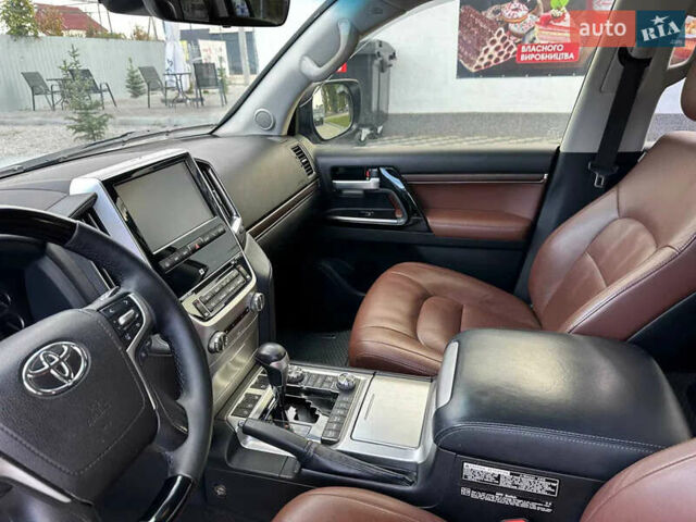 Серый Тойота Ленд Крузер, объемом двигателя 4.46 л и пробегом 130 тыс. км за 55900 $, фото 16 на Automoto.ua