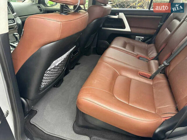 Серый Тойота Ленд Крузер, объемом двигателя 4.46 л и пробегом 130 тыс. км за 55900 $, фото 13 на Automoto.ua