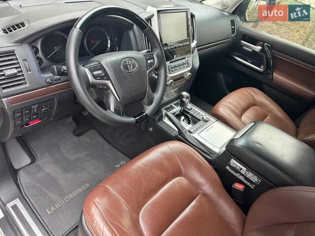 Серый Тойота Ленд Крузер, объемом двигателя 4.46 л и пробегом 130 тыс. км за 55900 $, фото 12 на Automoto.ua
