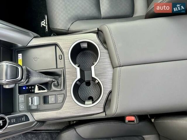 Серый Тойота Ленд Крузер, объемом двигателя 3.45 л и пробегом 88 тыс. км за 66800 $, фото 64 на Automoto.ua