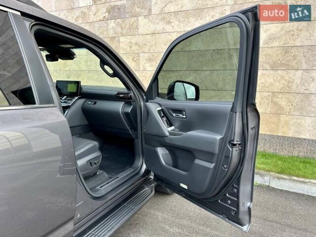 Серый Тойота Ленд Крузер, объемом двигателя 3.45 л и пробегом 88 тыс. км за 66800 $, фото 91 на Automoto.ua