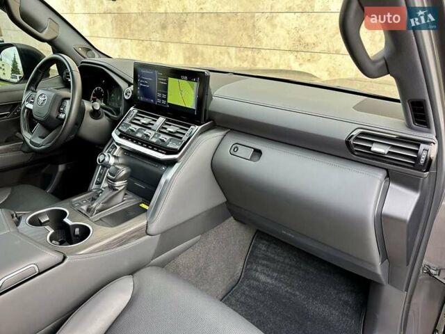 Серый Тойота Ленд Крузер, объемом двигателя 3.45 л и пробегом 88 тыс. км за 66800 $, фото 93 на Automoto.ua