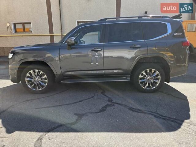 Серый Тойота Ленд Крузер, объемом двигателя 3.45 л и пробегом 37 тыс. км за 73000 $, фото 2 на Automoto.ua